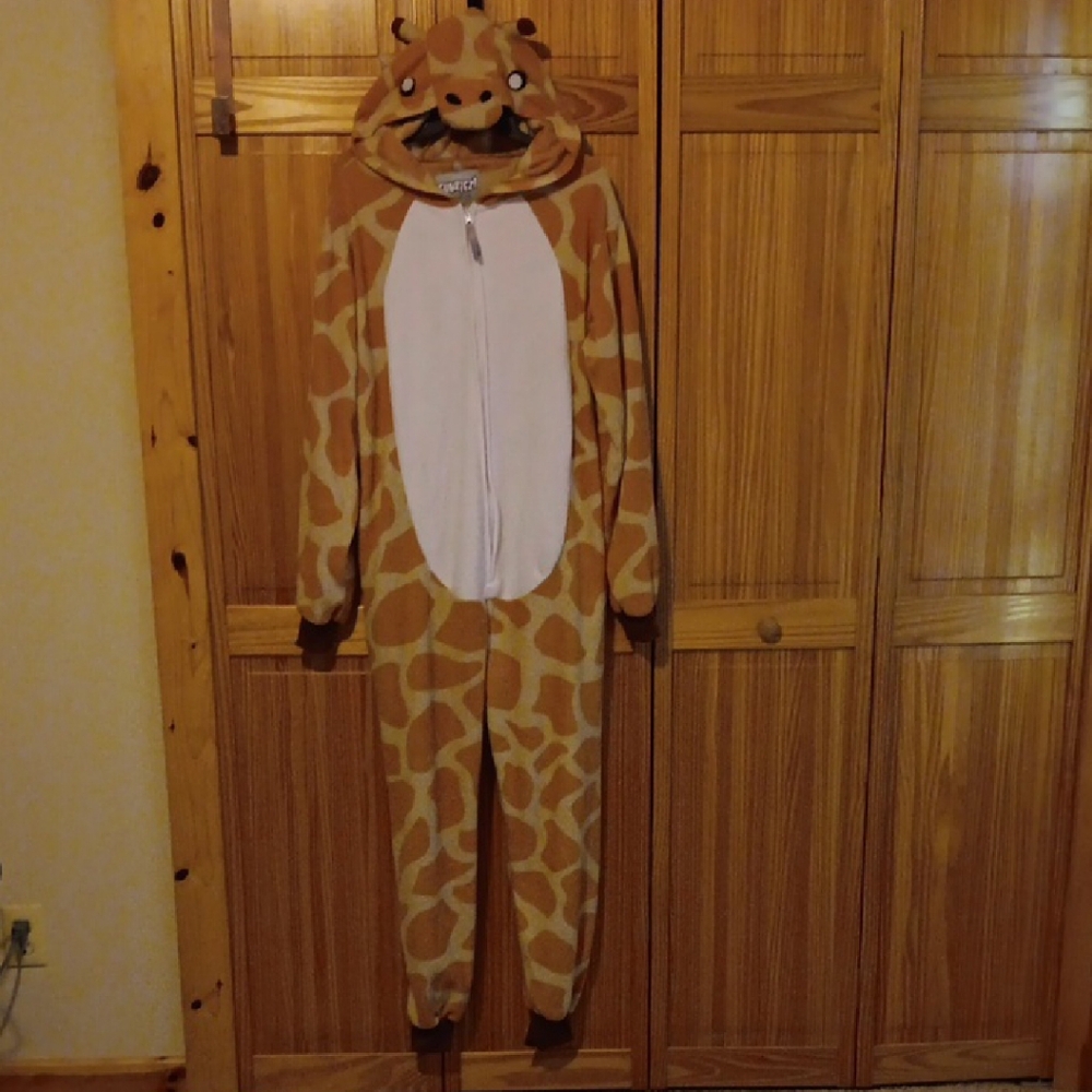 Cozy Giraffe Print Women's Footie Pajama